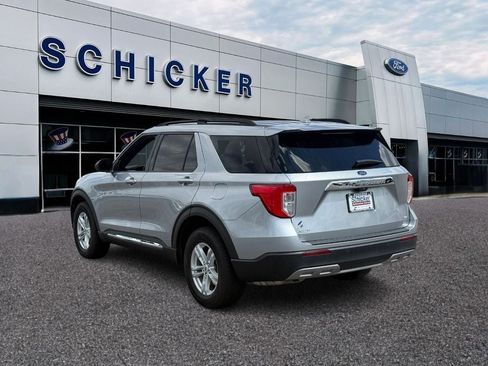 Used 2020 Ford Explorer XLT w/ Equipment Group 202A AWD/4WD image 3