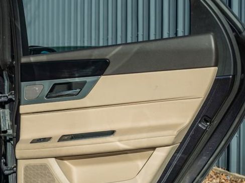 Used 2016 Jaguar XF Premium image 41