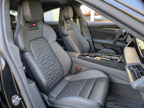 New 2026 Audi RS e-tron GT performance image 10