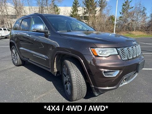 Used 2017 Jeep Grand Cherokee Overland image 2