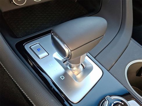 Used 2024 Genesis G70 2.5T image 15