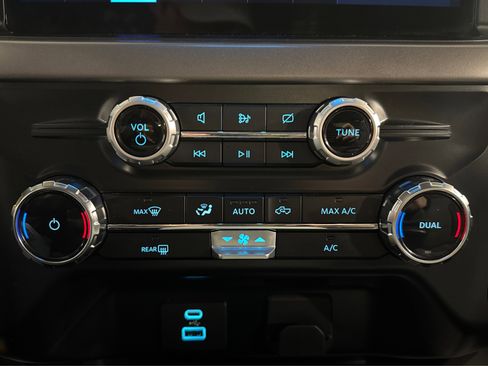 Used 2024 Ford F150 XLT image 34