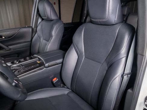 Used 2025 Lexus LX 600 4WD w/ Appearance Package image 5
