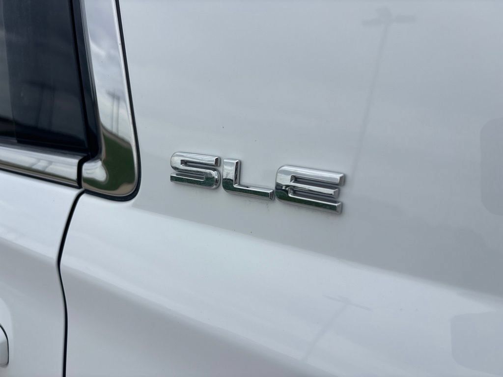 Used 2016 GMC Yukon SLE w/ Convenience Package AWD/4WD image 11