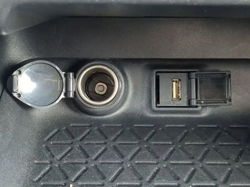 Used 2021 Toyota RAV4 XLE w/ Convenience Package FWD image 27