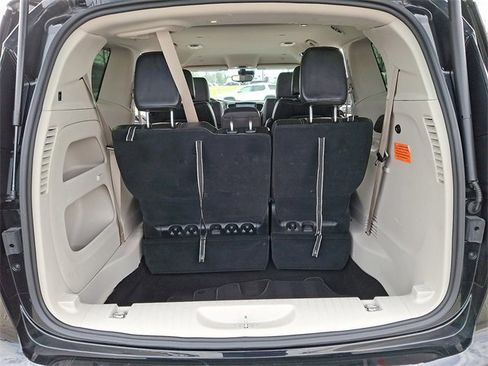 Used 2024 Chrysler Pacifica Touring-L image 30