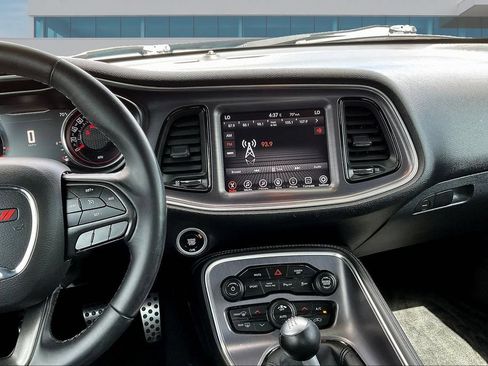 Used 2017 Dodge Challenger R/T Scat Pack RWD image 9