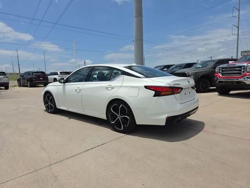 Used 2024 Nissan Altima 2.5 SR FWD image 12