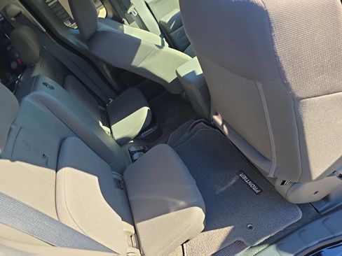Used 2015 Nissan Frontier S image 12
