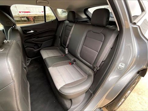 Used 2025 Chevrolet Trax LT FWD image 26
