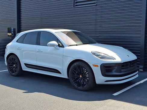 Certified 2025 Porsche Macan GTS AWD/4WD image 9