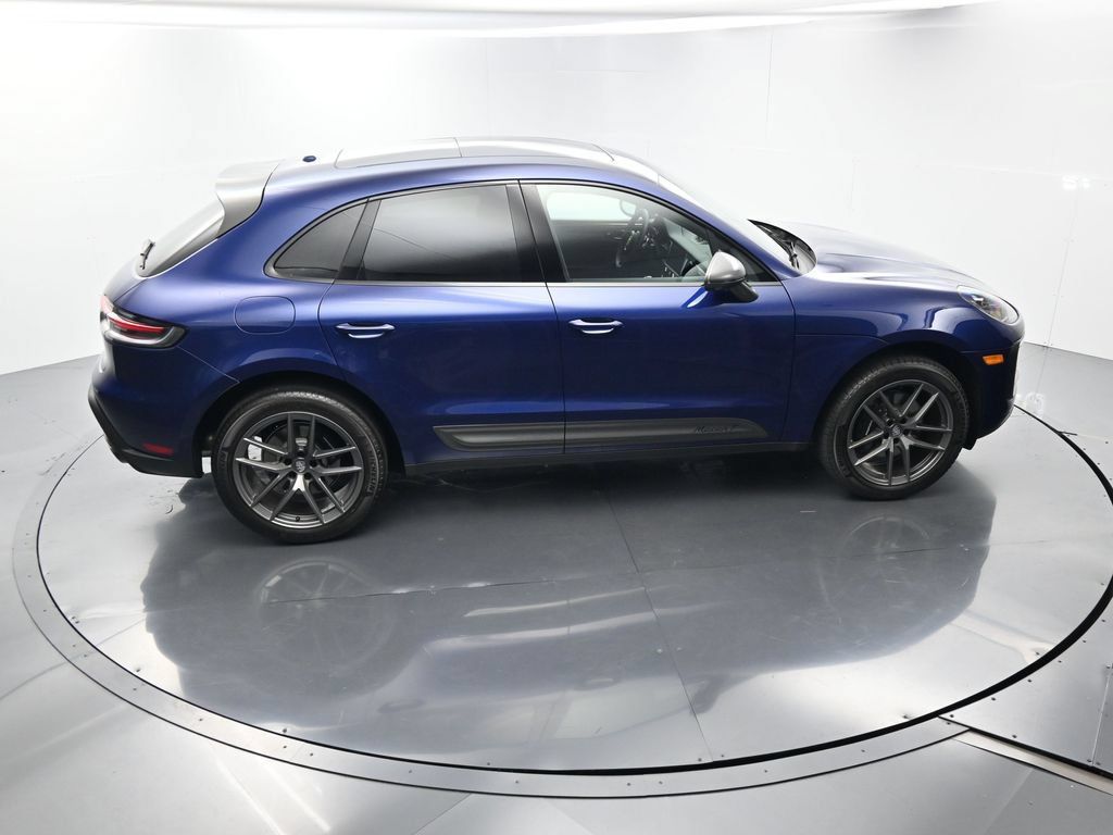 Certified 2025 Porsche Macan AWD/4WD image 40