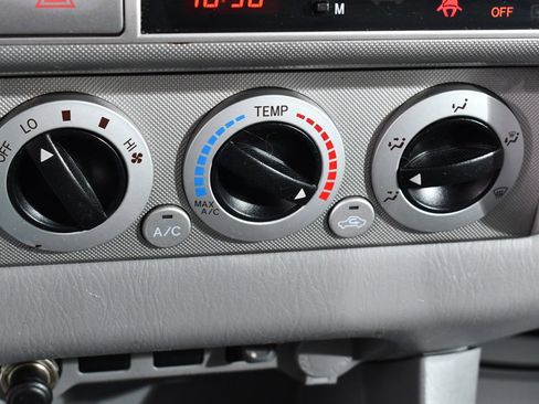 Used 2011 Toyota Tacoma 4x4 Double Cab image 30