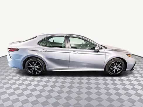 Used 2023 Toyota Camry SE image 11