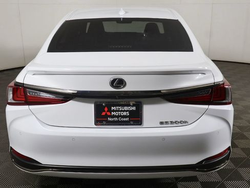 Used 2023 Lexus ES 300h F Sport FWD image 13