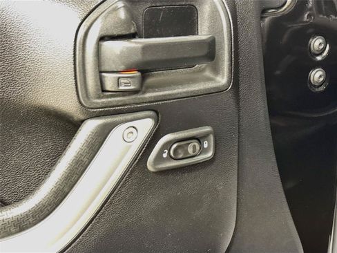 Used 2013 Jeep Wrangler Unlimited Sahara w/ Connectivity Group AWD/4WD image 15