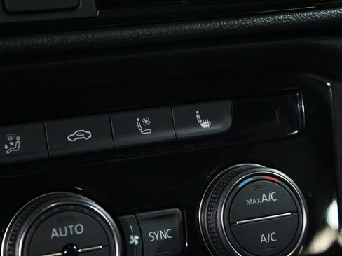 Used 2022 Volkswagen Taos SEL image 23