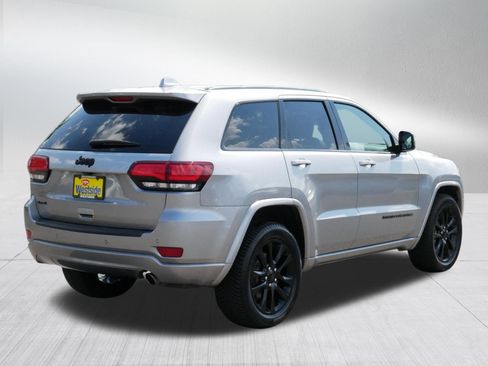 Used 2019 Jeep Grand Cherokee Altitude AWD/4WD image 7