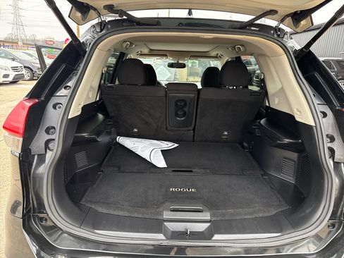 Used 2017 Nissan Rogue SV w/ Sun & Sound Touring Package image 12