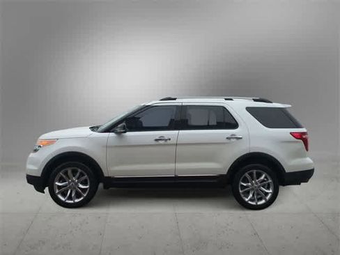 Used 2014 Ford Explorer XLT w/ Equipment Group 202A image 5