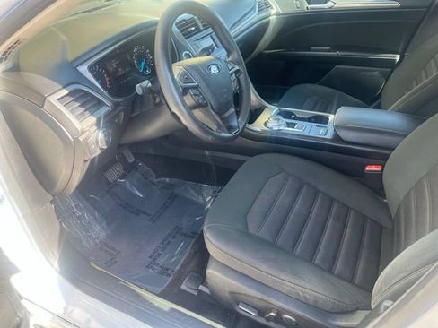 Used 2018 Ford Fusion SE FWD image 15