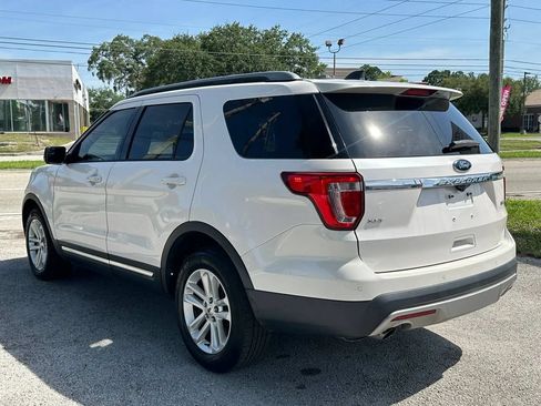Used 2017 Ford Explorer XLT w/ Equipment Group 202A FWD image 4