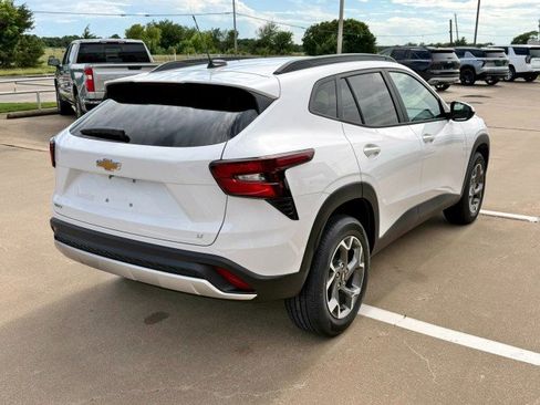 New 2026 Chevrolet Trax LT w/ LT Convenience Package FWD image 5
