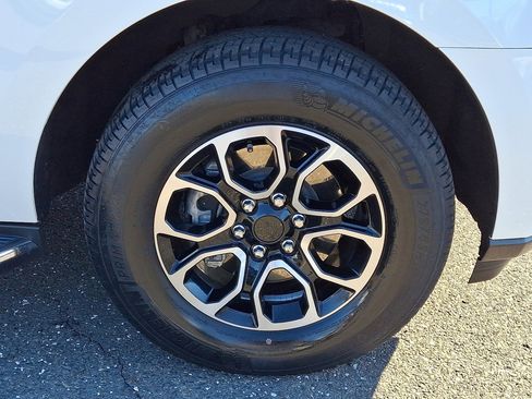 Used 2022 Ford Expedition XLT image 9