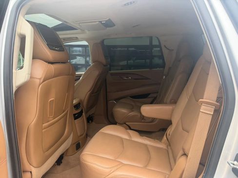 Used 2016 Cadillac Escalade Platinum AWD/4WD image 38