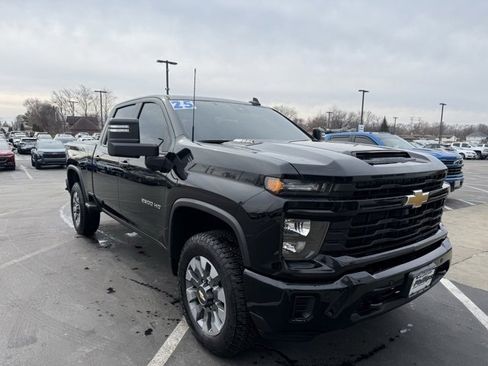 Used 2025 Chevrolet Silverado 2500 Custom w/ Custom Value Package image 3