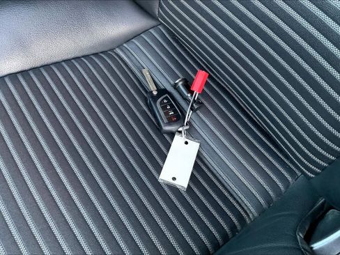 Used 2019 Toyota Camry SE image 13