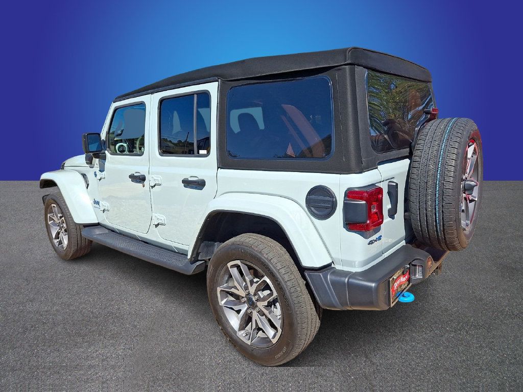 Used 2024 Jeep Wrangler Unlimited w/ Convenience Group AWD/4WD image 6