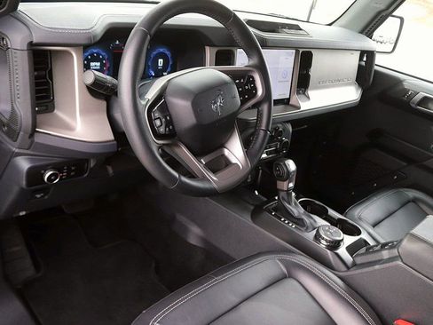 Used 2025 Ford Bronco Outer Banks image 13