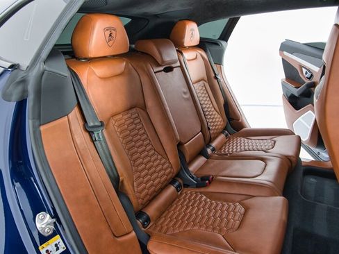 Used 2022 Lamborghini Urus AWD/4WD image 42