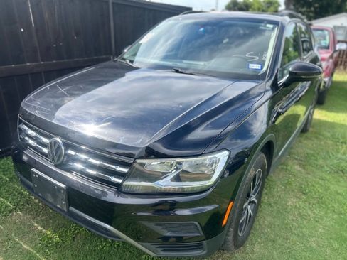 Used 2021 Volkswagen Tiguan SE w/ Panoramic Sunroof Package FWD image 2
