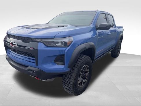 Used 2026 Chevrolet Colorado ZR2 w/ Technology Package AWD/4WD image 8