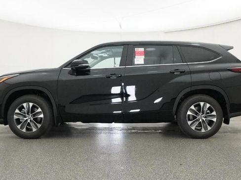 New 2026 Toyota Highlander XLE image 19