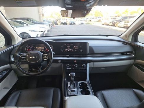 Used 2024 Kia Carnival LX image 15