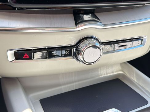 New 2026 Volvo XC60 B5 Ultra w/ Climate Package image 19