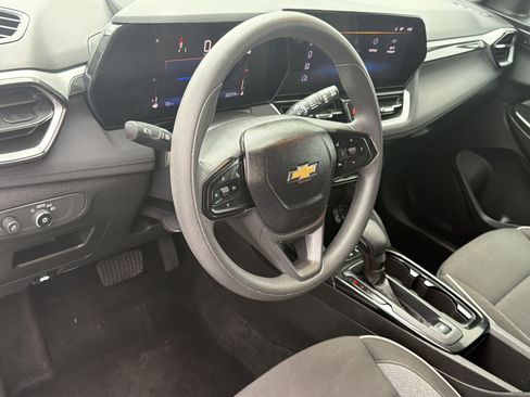 Used 2025 Chevrolet TrailBlazer LT FWD image 4