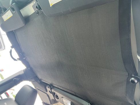 Used 2015 Jeep Wrangler Unlimited Rubicon AWD/4WD image 38
