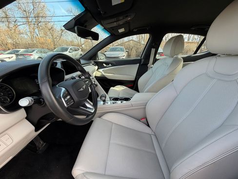 Used 2025 Genesis G70 2.5T image 27