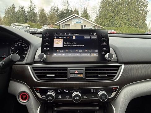 Used 2018 Honda Accord EX image 19