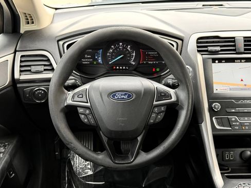 Used 2019 Ford Fusion SE FWD image 23