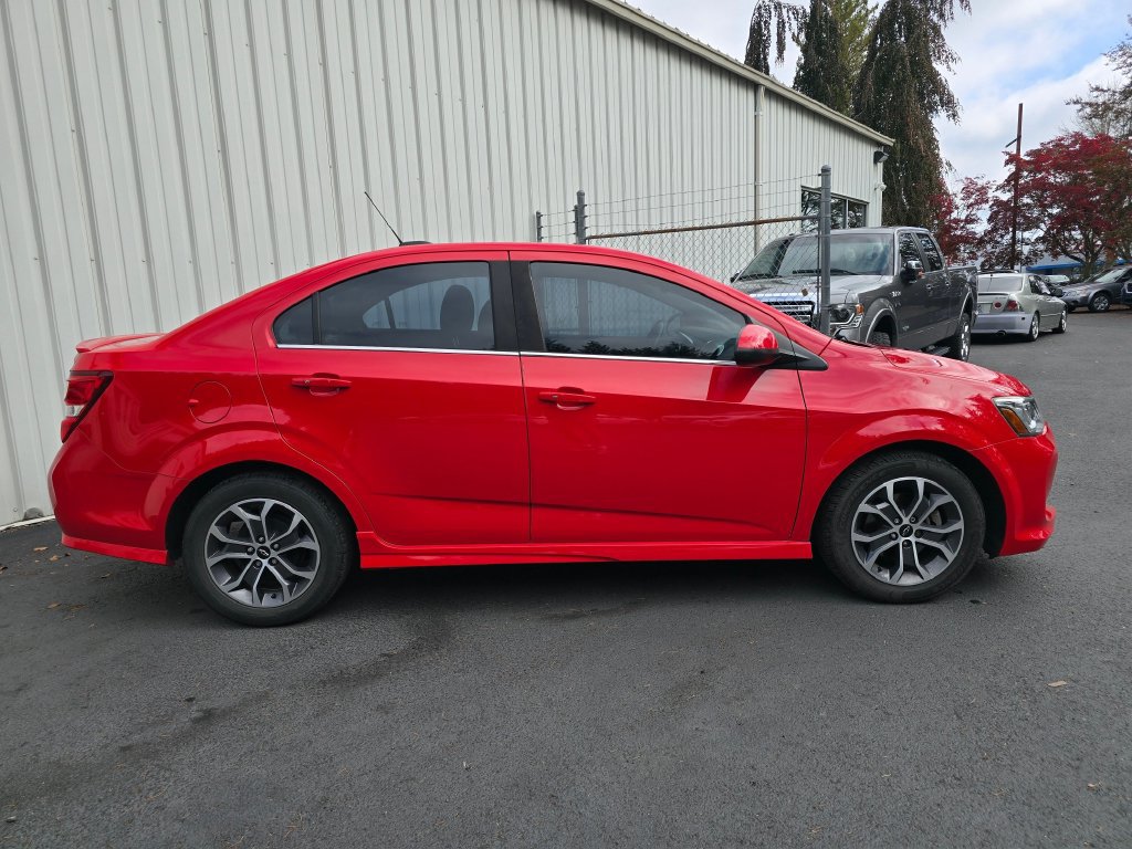 Used 2018 Chevrolet Sonic LT w/ Convenience Package FWD image 3