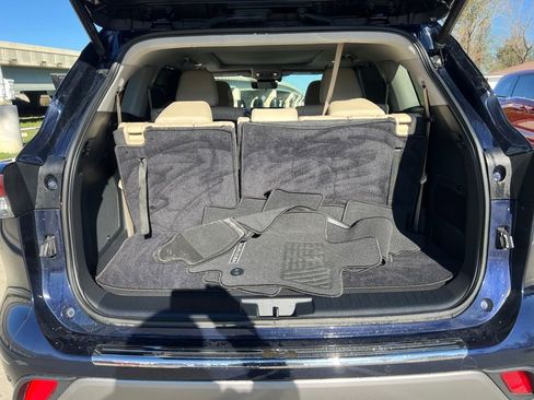 Used 2023 Toyota Highlander Platinum image 21