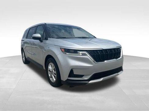 Used 2022 Kia Carnival LX FWD image 6