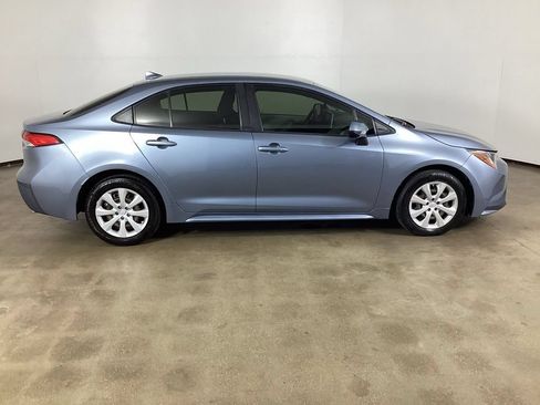 Used 2020 Toyota Corolla LE FWD image 5
