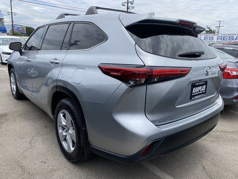 Used 2020 Toyota Highlander L FWD image 9