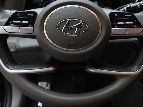 Used 2022 Hyundai Elantra SEL FWD image 18